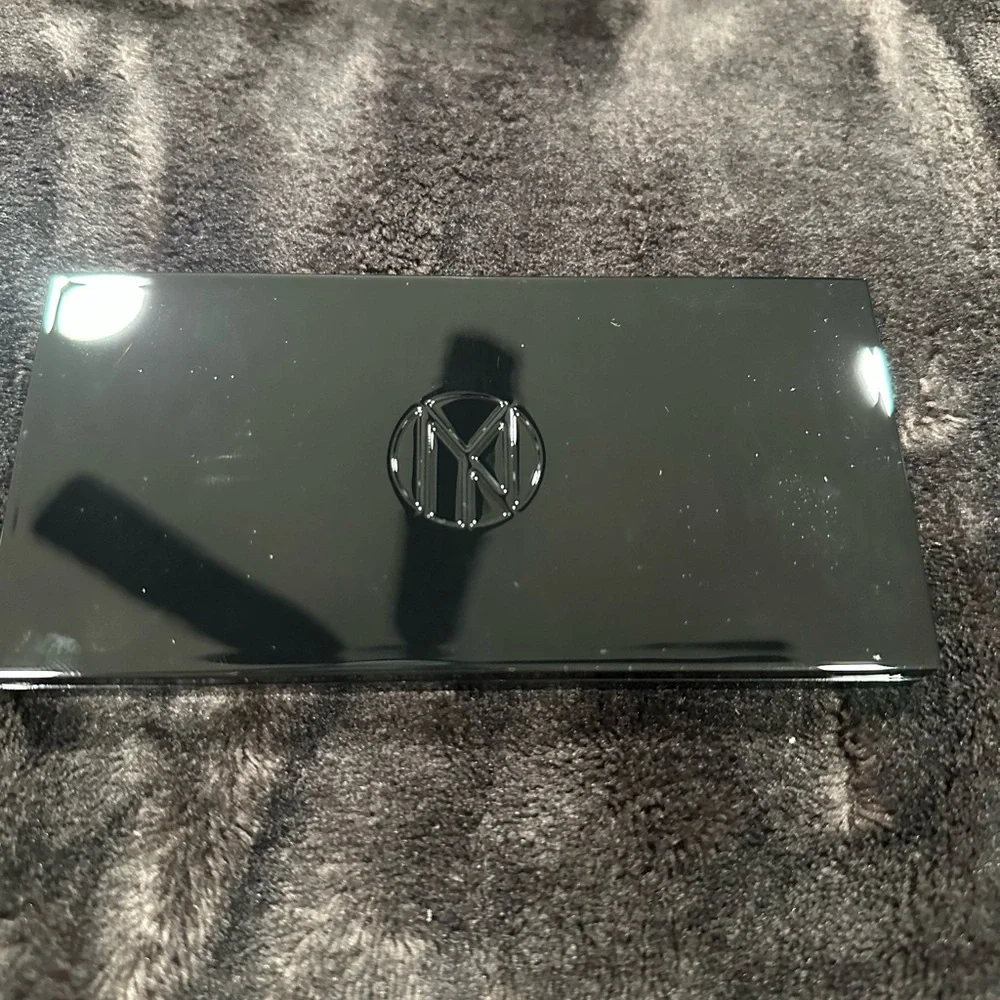 **New** Il Makiage High Impact 8-Pan Color Palette Shade Addict - Picture 13 of 14